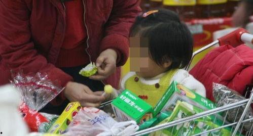 国产小孩捡饮料视频,国产视频记录小孩捡饮料温馨瞬间